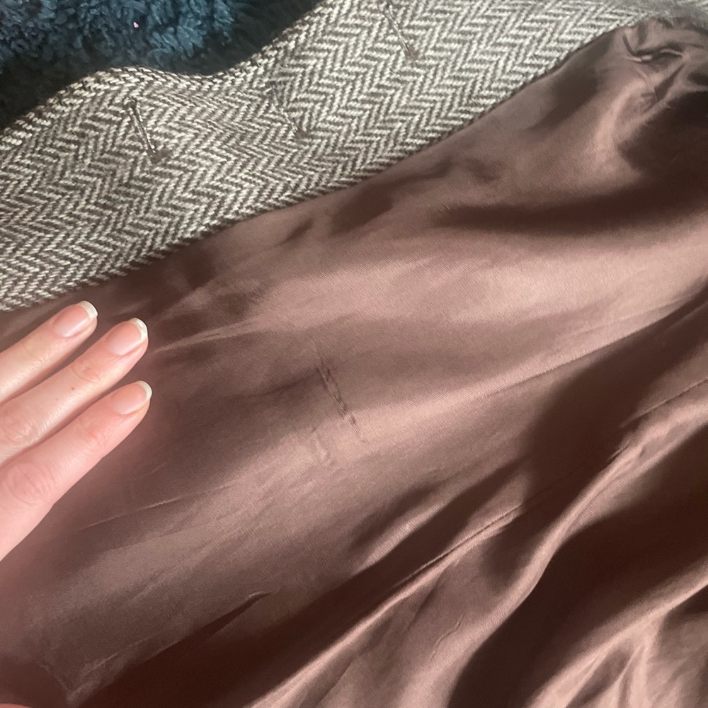 Gorgeous vintage blazer.  Such beautiful details. - Picture 8 of 12